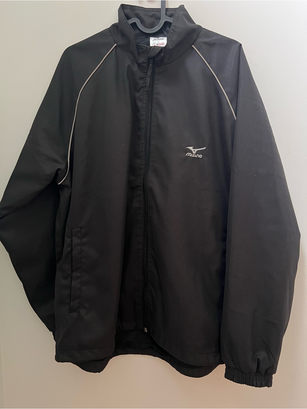 Mizuno Black Full-Zip Windbreaker with Contrast Piping